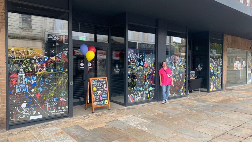 89 people take part in Darwen’s first community window art event